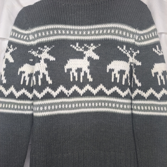 RD Style Cardigan Gray And White With Reindeer - Picture 3 of 5